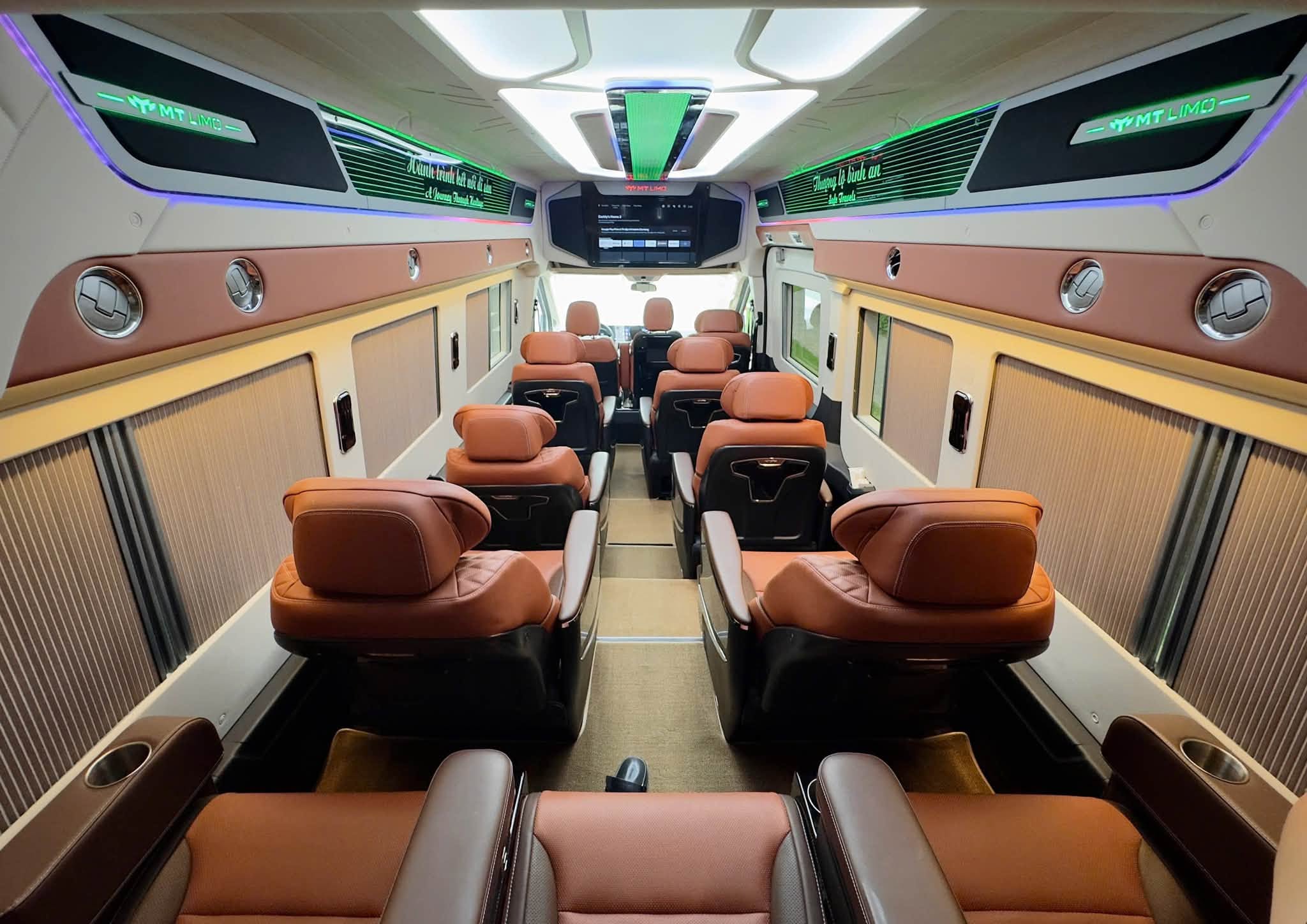 nội thất xe Limousine 9 chỗ.